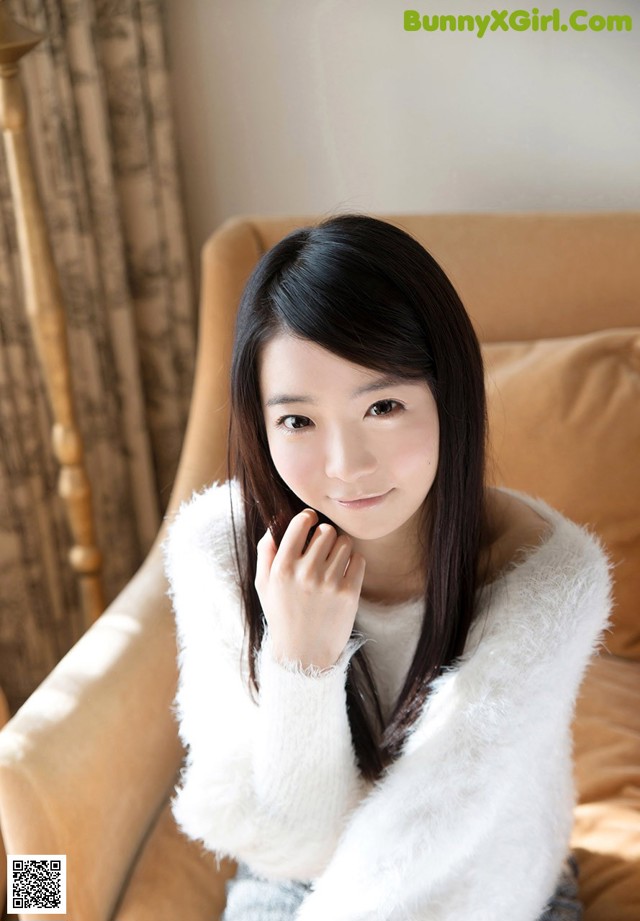 Yui Saotome - Sims Dining Table No.e08c94